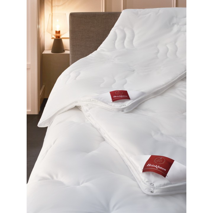 Одеяло гипоаллергенное всесезонное стеганое «Bauschi Lux» (135х200 см; наполнитель: 100% полиэстер; чехол: сатин, 100% длинноволокнистый египетский хлопок)