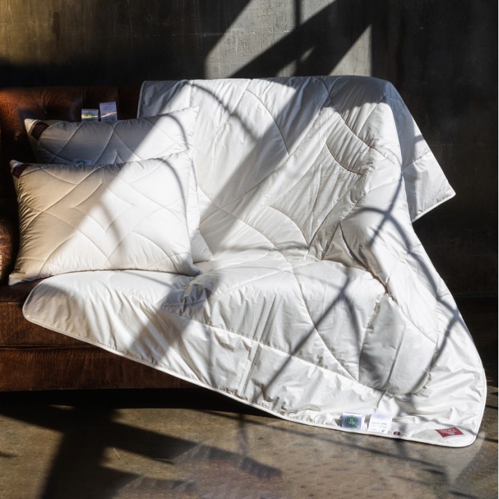 Одеяло облегченное стеганое «Organic Linen Grass» (220х240 см; наполнитель: 50% хлопковое волокно, 50% льняное волокно; чехол: батист, 100% органический хлопок)