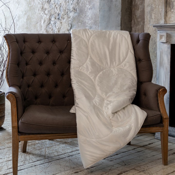 Одеяло облегченное стеганое «Silk Familie Bio» (160х220 см; наполнитель: 100% silk fiber grass, чехол: сатин, 100% тенсель)