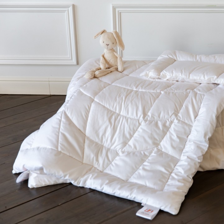 Одеяло детское шелковое облегченное стеганое «Baby Silk Cocoon» (100х135 см; наполнитель: 100% шелк Mulberry; чехол: сатин, 100% хлопок)